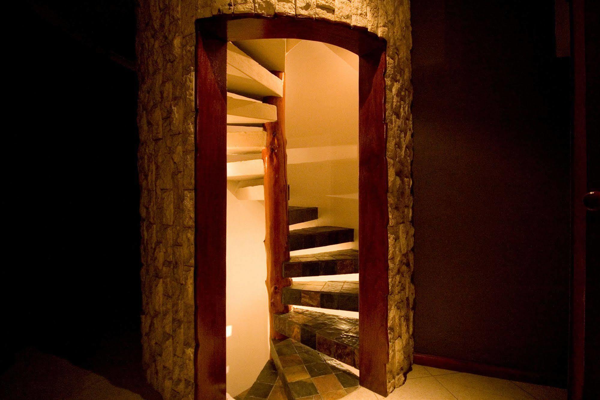 The Roundhouse Guesthouse De Kelders Ngoại thất bức ảnh